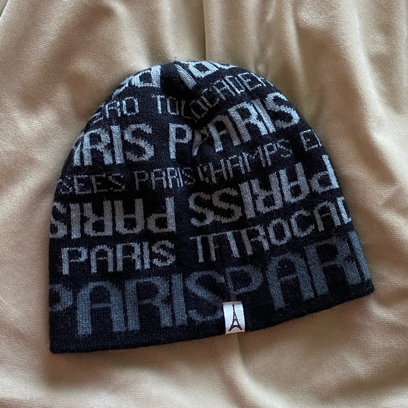 Accessories - 🪴 3/$10 Black Paris Beanie